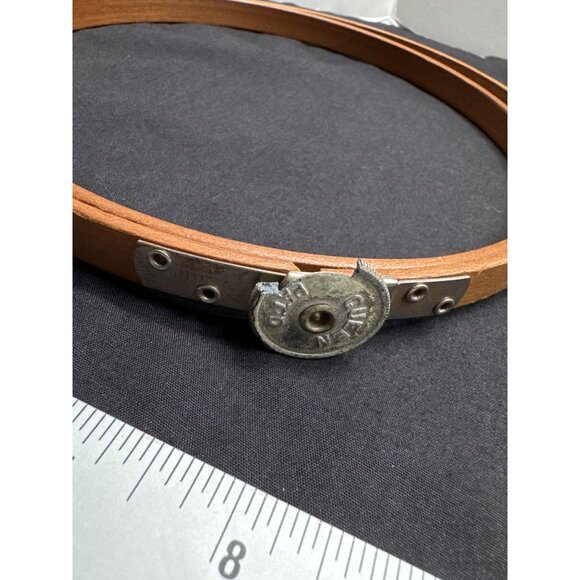 Vintage FLAWED Queen Brand Wooden Round 7" Embroidery Hoop with Tension Wheel - - Picture 2 of 8